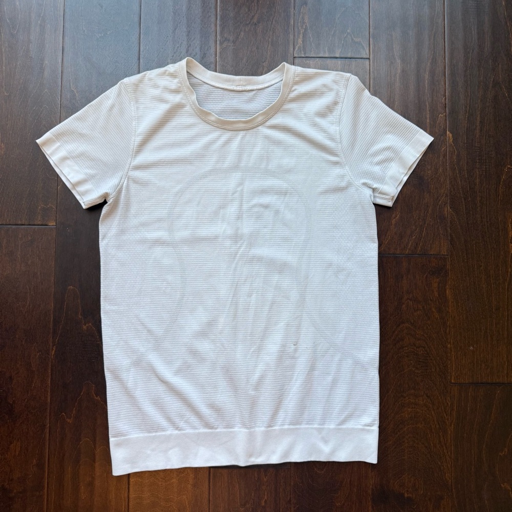 Swiftly Tech Short-Sleeve Shirt 2.0
Hip Length White